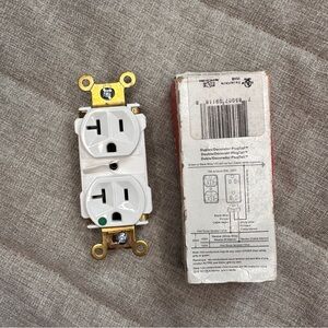 New Legrand PT8300W Hospital Grade 20A 125V NEMA 5-20R Straight Blade Receptacle